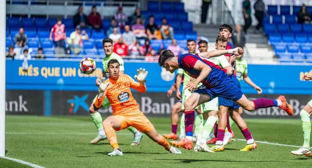 El ascenso a Segunda que condiciona el futuro de Pau Víctor en el Barcelona