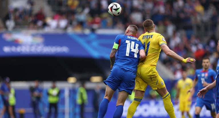 Artem Dovbyk, en una acción del encuentro ante Eslovaquia este viernes en Düsseldorf.