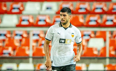 Cenk Özkacar, dispuesto a escuchar ofertas para salir del Valencia