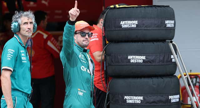 Chasco de Carlos Sainz y una ‘sorpresa’ para Fernando Alonso: “Así de negro lo veíamos, teníamos miedo a este circuito”