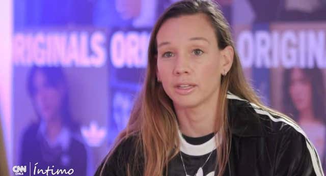 Tiane Endler desvela las penurias del fútbol femenino chileno: darse una ducha caliente o un gimnasio “sin colchonetas con hongos”