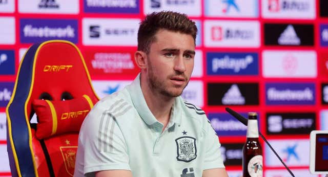 El ‘piloto automático’ de Laporte para evitar contestar a Willy Bárcenas: “Los jugadores tenemos una carrera corta pero larga a la vez”