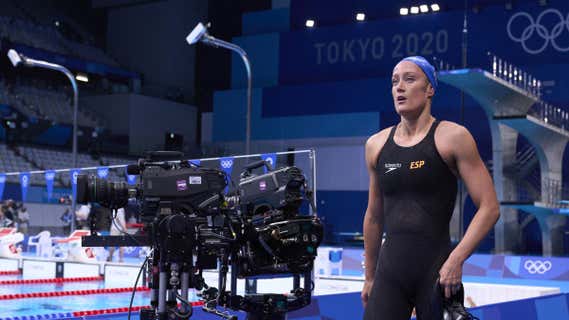 Mireia Belmonte, después de finalizar en cuarta posición en la final de los 400 estilos en los Juegos Olímpicos de Tokio. /GETTY