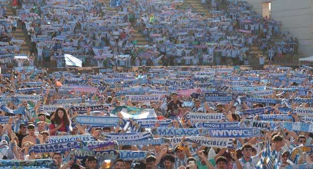 Málaga se echa a la calle y monta un fiestón por el ascenso: «Me gustaría abrazar a todos los aficionados, uno a uno»