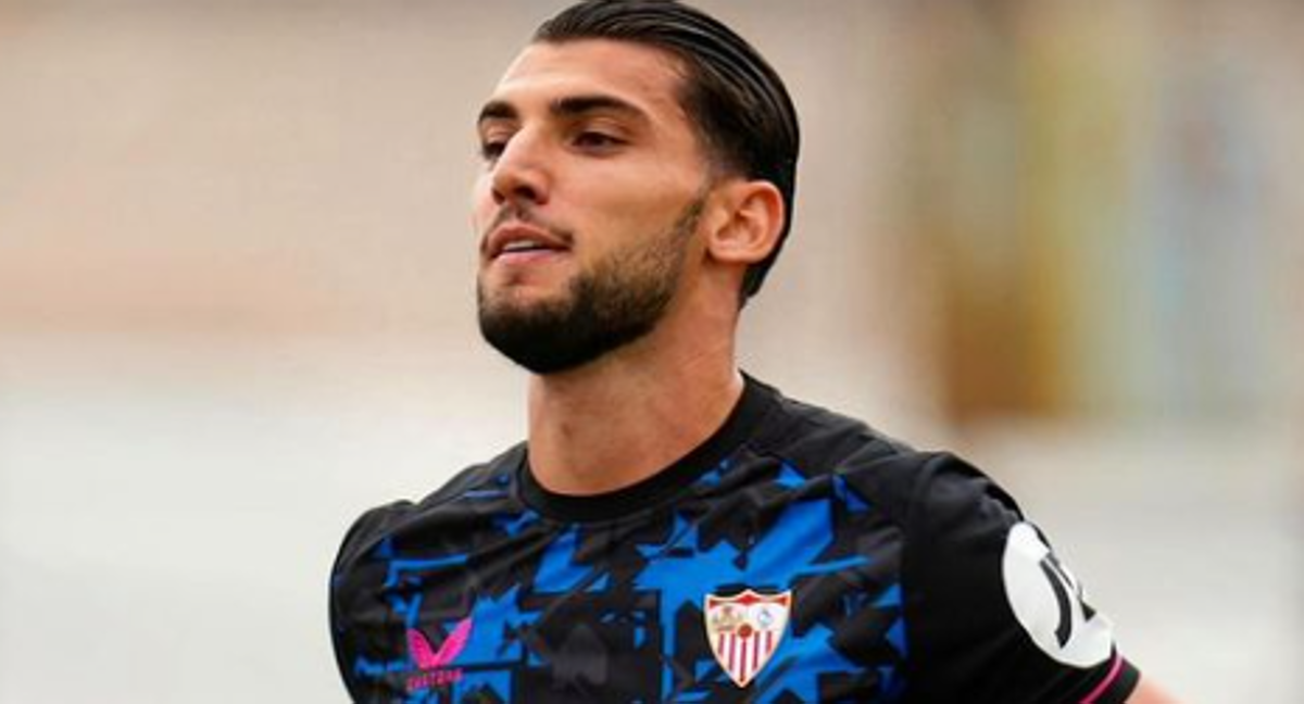 Rafa Mir con el Sevilla. /Sevilla F.C