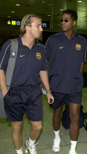 Bolo junto a otro de los holandeses de aquellos años, Patrick Kluivert.  EFE