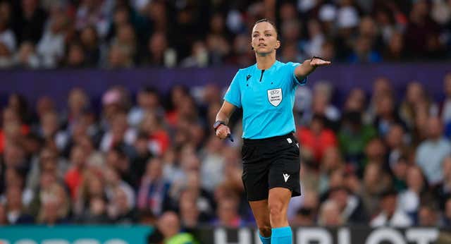 Jaime Latre y Prieto Iglesias causan baja y Marta Huerta de Aza hace historia como primera mujer en el fútbol profesional