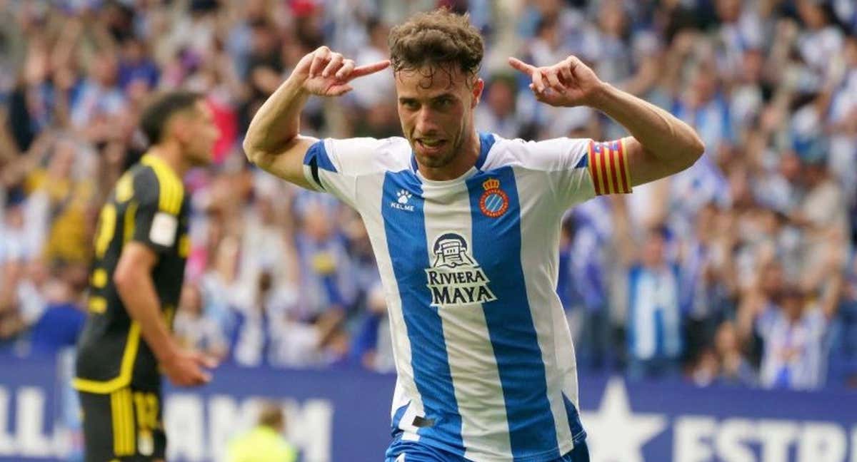 Puado celebra uno de los goles del ascenso
