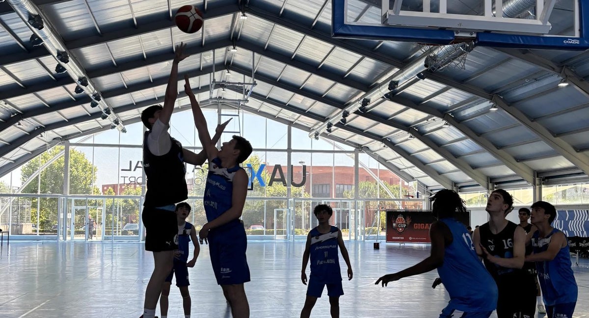 Partido entre el Fuenlabrada y la Pablo Laso Academy.