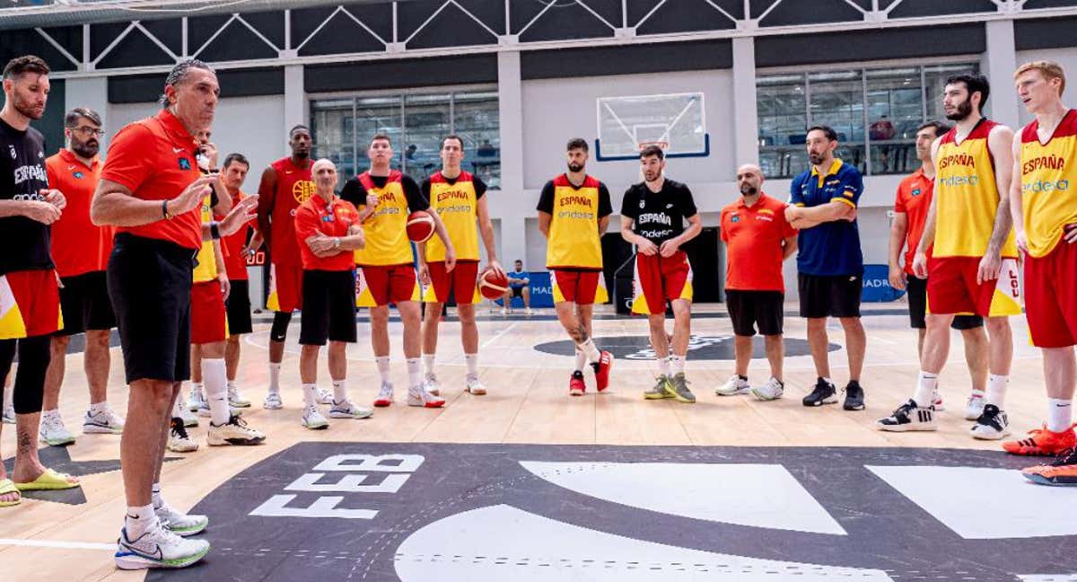 Scariolo, en un entrenamiento de la Selección española de baloncesto./FEB