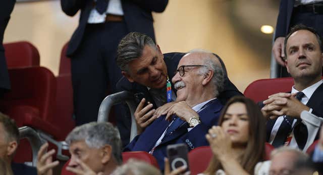 El Gobierno tiene la foto (a medias) que tanto quería con Del Bosque