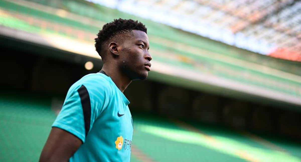 Lucien Agoumé, en un entrenamiento con el Inter.