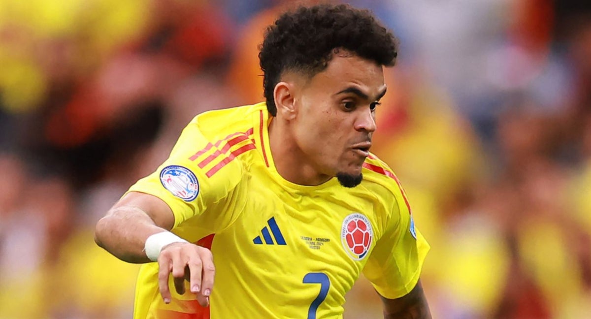Luis Díaz durante una jugada del debut.
