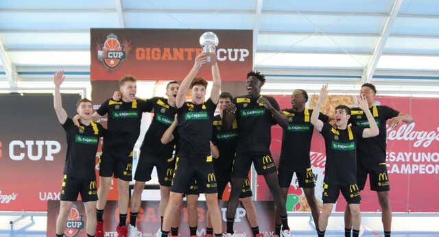 El Cajasiete Canarias arrasa y corona la primera edición de la Gigantes Cup