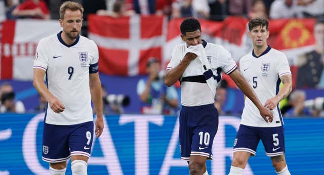 Choque frontal en Inglaterra entre futbolistas y analistas pese a estar en octavos: «No necesito escucharlos»