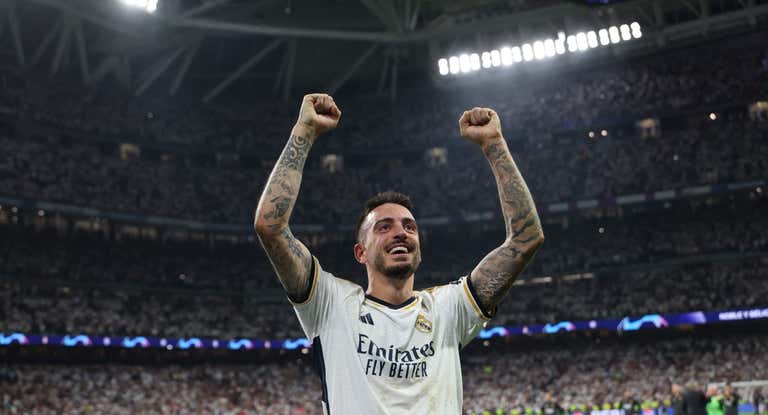 Joselu celebra un triunfo con el Real Madrid.