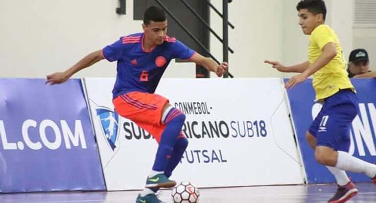 Ríos durante un partido con la selección de futsal.