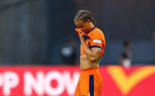 Xavi Simons salió en el minuto 35.  REUTERS