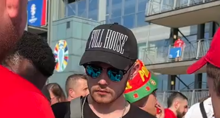Estas son todas las camisetas de Cristiano en 1 minuto.