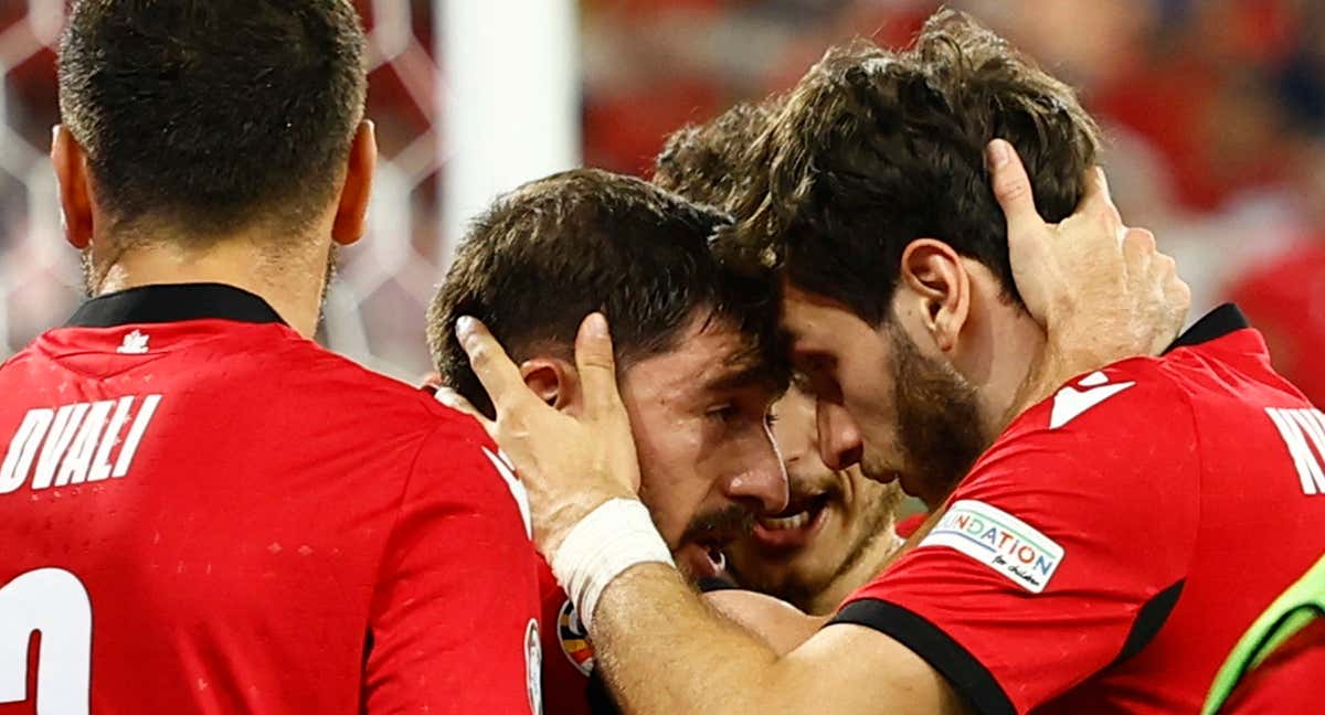 Jugadores de Georgia tras el segundo gol del partido. /REUTERS