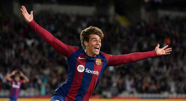 Marc Guiu ficha por el Chelsea y abre un debate: ¿Demasiadas prisas o un atajo a la élite?
