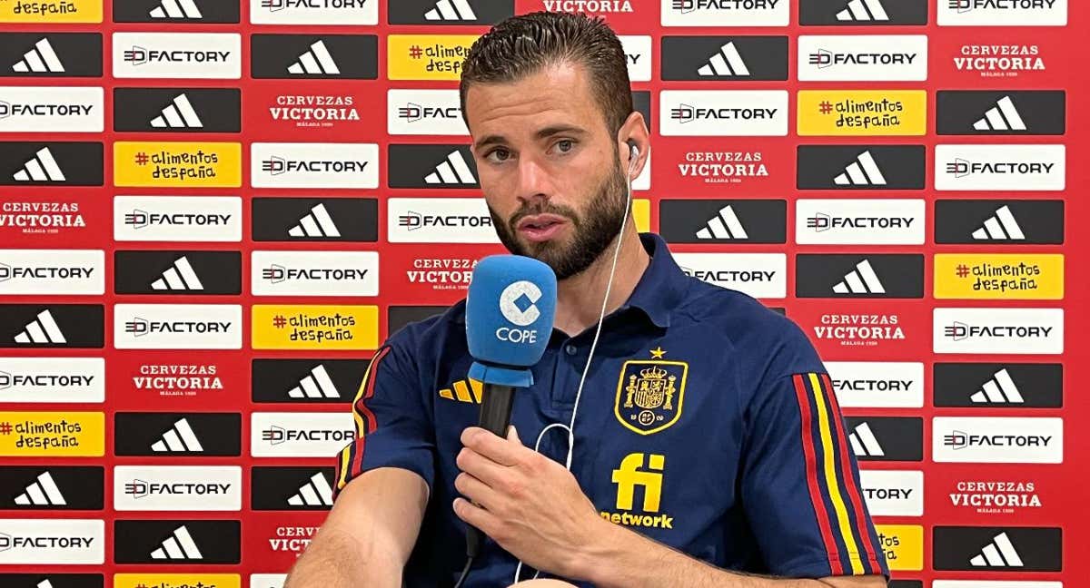 Nacho Fernández atiende a la Cope desde la concentración de la Selección en Alemania./COPE