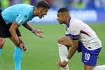 La UEFA se carga a Gil Manzano y Hernández Hernández como árbitros de la Eurocopa