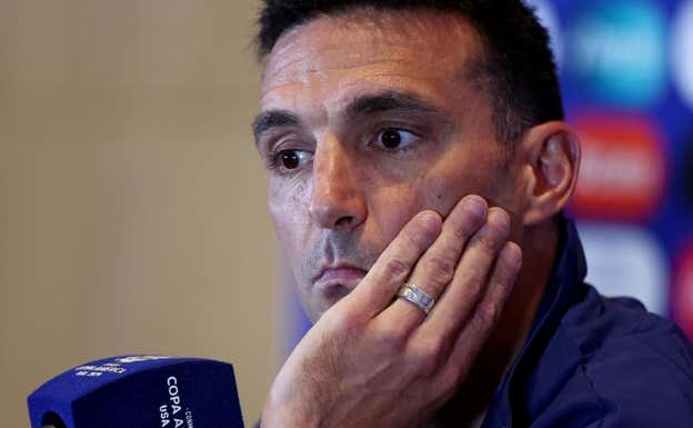 Scaloni no estará en el banquillo ante Perú.  REUTERS