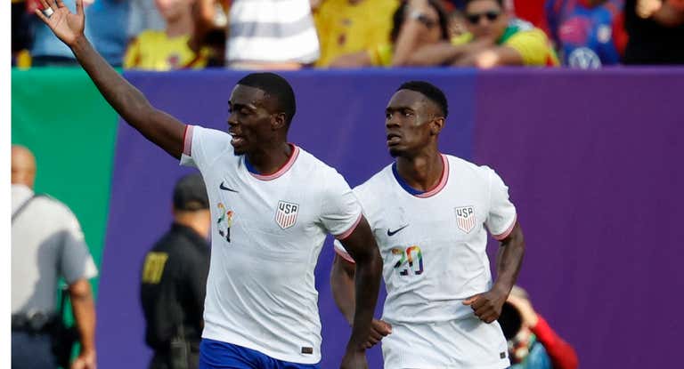 Balogun celebra su primer gol en la Copa América.