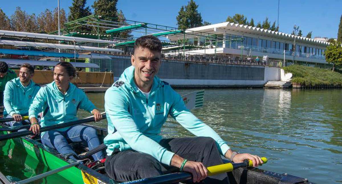 Marc Roca, seguirá llevando el timón del centro del campo del Betis./ABC