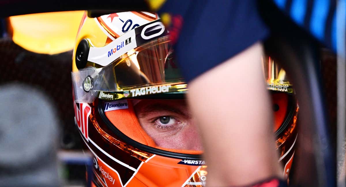 Max Verstappen, desafiando con la mirada./REUTERS