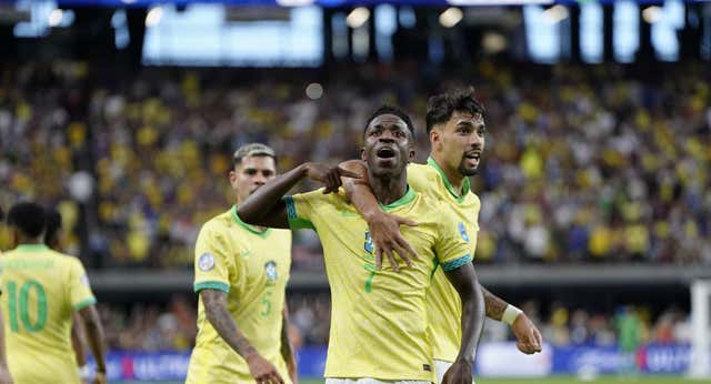Goles, peleas, gestos… y críticas a los árbitros y a la Conmebol: Vinicius desafía a todos y se convierte en la referencia de Brasil