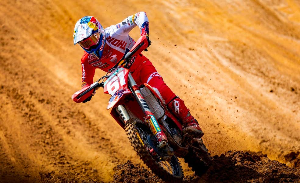 Jorge Prado gana en Indonesia e inicia la reconquista del Mundial de motocross