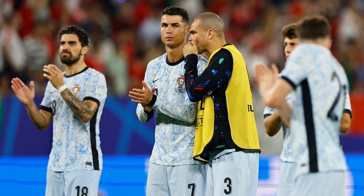 Cristiano y Pepe hablando después del último partido /Reuters