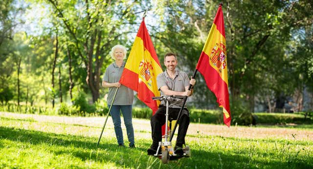 «Me pilló con la pesa en la mano, casi me accidento»: Álvaro Valera y Marta Arce culminan como abanderados dos décadas de Juegos