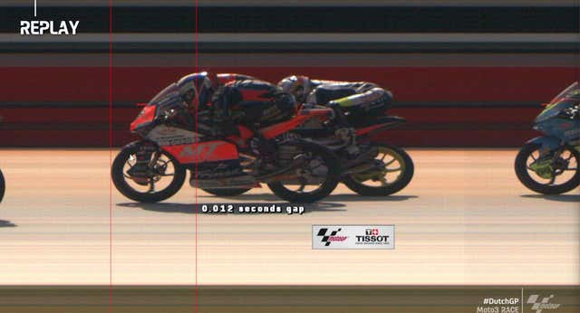 Iván Ortolá toca a rebato en las últimas curvas y tira de foto finish para vencer ¡por 12 milésimas!