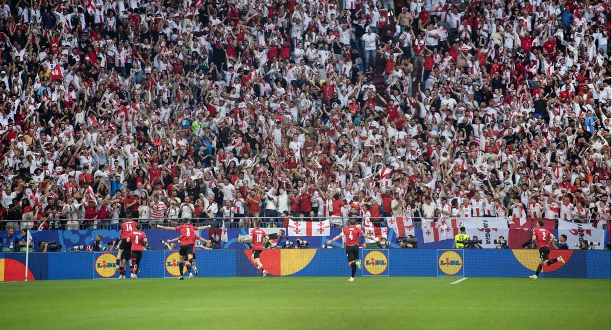 La afición de Georgia desplaza a Gelserkirchen celebra el 1-0 ante Portugal. /GETTY