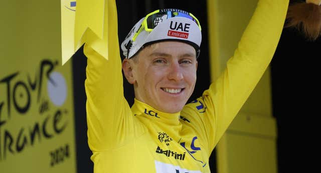 Las cámaras pillan a Pogacar confesándole a Evenepoel que no quería el maillot amarillo