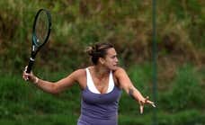 Sabalenka, baja en Wimbledon por un problema en el hombro