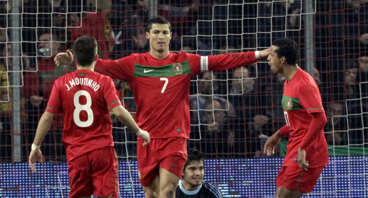 Moutinho y Cristiano Ronaldo, en un partido con Portugal./ARCHIVO