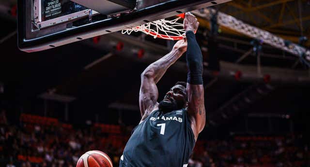 Bahamas exhibe a DeAndre Ayton, el pívot que le quitó el 1 del draft a Doncic, para batir a Finlandia