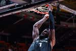 Bahamas exhibe a DeAndre Ayton, el pívot que le quitó el 1 del draft a Doncic, para batir a Finlandia