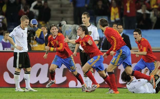 Puyol celebra su gol a Alemania.
