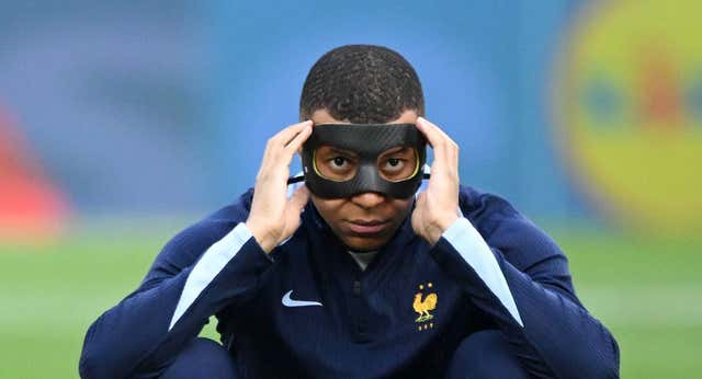 La confesión en Francia que desvela que Mbappé tiene más problemas que la máscara: «Tuvo un final agotador»