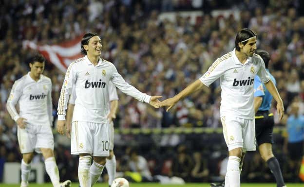 Özil y Khedira, en la temporada 2011-12.