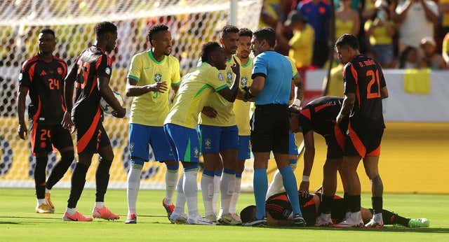 Vinicius se lleva la frustración contra los árbitros a la Copa América