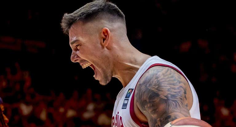Willy Hernangómez celebra una canasta ante Angola.