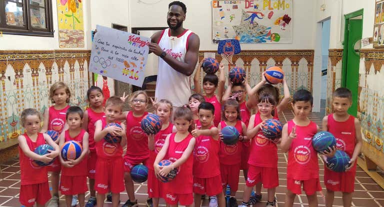 Usman Garuba en el Colegio Santiago Apostol de Valencia.