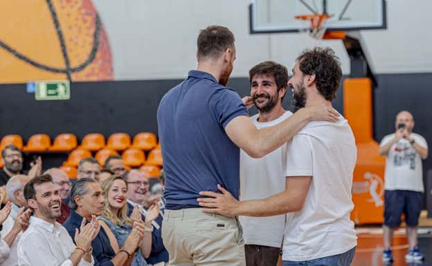 Ricky, junto a Llull y Claver. FEB