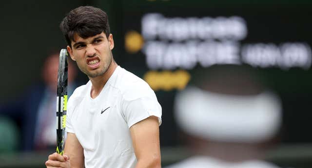 Alcaraz despliega un ejercicio de supervivencia para eliminar a Tiafoe